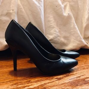 Candie’s short black stiletto